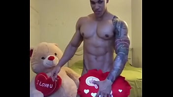 Latin, Solo, Guy, Gay, Boy, Dia, San, Soloboy, Feliz, Valentin, Cuero, Cuerpazo, Corazon, Peluche, M - Gay - 2025 - Amazing - Show - Video 5277327