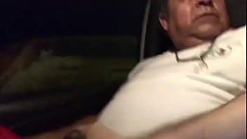 Coroa Gostoso Me Dando O Pau Pra Brincar Dentro Do Carro