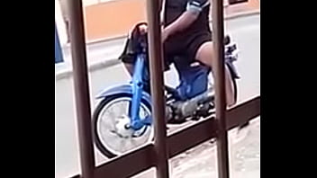 Gordinho Gostoso Batendo Punheta No Meio Da Rua (show)