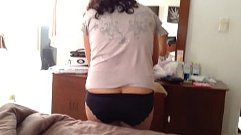 Espiando Ricas Nalgas De Madurita En Tanga