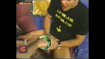 Anastasia Mayo Midiendole La Poya A Nacho Vidal En Cronicas Marcianas