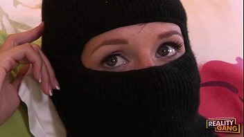 Burgler Gets Caught Breaking In