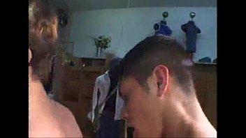 Dois Veados Novinhos E Gostosos Levando Pauzão No Cu De Garoto Sarado - Bareback