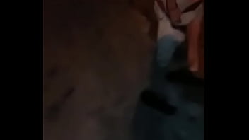 Loirinha Safada Mostra A Bunda No Meio Da Rua