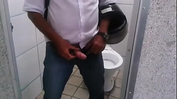 Coroa Motoqueiro No Banheiro Publico Parte Ii