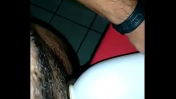 Buceta Improvisada Com Uma Garrafa De Yogurt Grande.