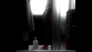 Chico Frotandose En La Ducha