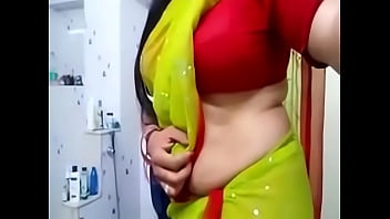 Desi Bhabhi Hot Side Boobs And Tummy View In Blouse For Boyfriend