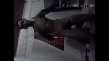 Macho Dançando De Pau Duro / Dancing With Hard Dick