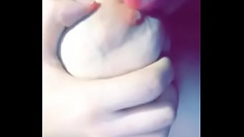 Ella Lame Sus Enormes Tetas