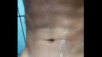 Novinho Dotado Batendo Punheta E Gozando Gostoso