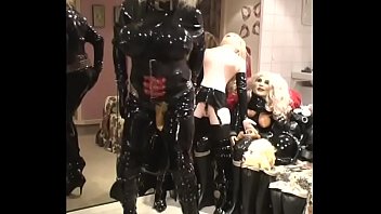 Roxina2007rubberdollpeepanting080307xl
