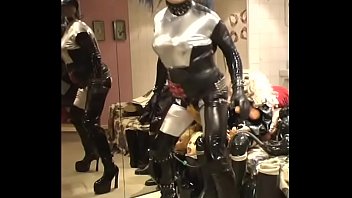 Roxina2007sexydollinpeepants060307xl