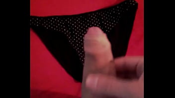 Masturbandome En Las Bragas De Mi Prima