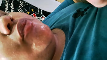 Eu Bebendo Meu Próprio Leitinho