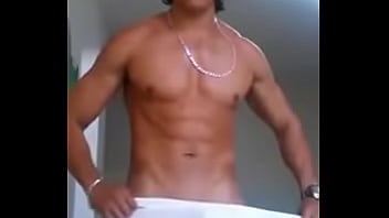 Joven Sexy Con Su Toalla