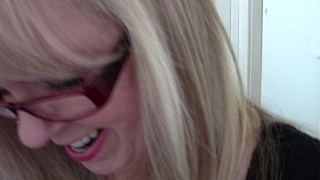 Isabel Evanz Uses Sons Bestfriend Pov