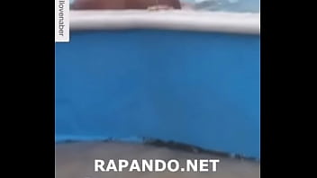 Pareja Dominicana Singando Follando Rapando En Una Piscina En Plena Via Publica