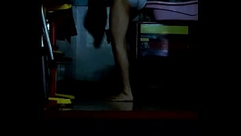 Trai thẳng thay đồ trong phòng gym 1