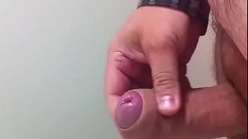 Punheta No Banheiro Publico