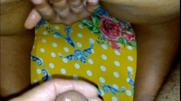 Enfiando Dedo No Cu Para Provocar E Ganhar Pica Do Marido