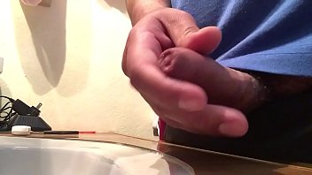 Masturbandose Y Eyaculando