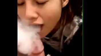 Que Tal Pipa De Esta Chinita Marihuanera