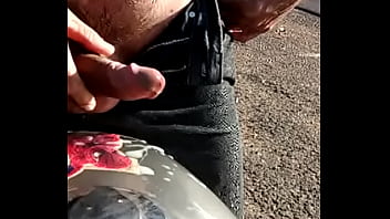 Motoqueiro Gozando Em Cima Da Moto