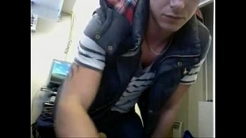 Jeune Vendeur Qui Montre Sa Queue