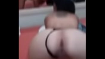 Colocando A Calcinha De Lado E Mostrando Tudo