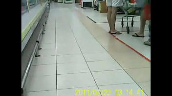 Super Bunda Comprando Linguiça