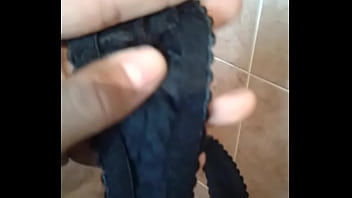 Venida En Tangas Sucias De Mi Prima Buenona