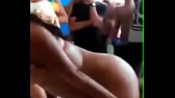 Acto De Nudismo En Local Cerca De La Playa En Cartagena