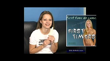 Amateur Girl On The Sybian Fucking Machine