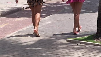 Baixinha Deliciosa Indo Para Praia Que Bunda Gostosa!