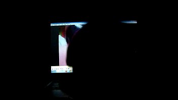 Mirando A La Pepina Rica Mmm!