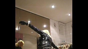 Roxina2005hornydollinrubberbootz310705