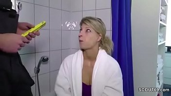 Stieftochter Nutzt Die Chance Und Fickt Den Handwerker