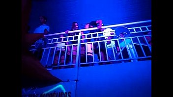 Safada No Camarote Mostrando Calçinha De Oncinha