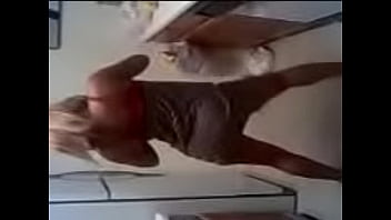 Yellowbone Skeezer Trying To Shake Her Ass