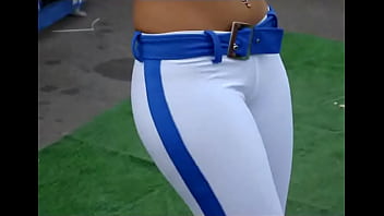 ⁣Edecan De Telcel Bailando