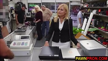 Office Account Manager Knows How To Negotiate Using Her Mouth