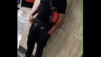 Novinho De Pau Duro No Metro