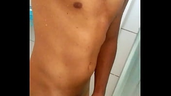 Batendo Punheta No Banho - cumshot, cum, teen, masturbation, gay, soloboy - Video 5167131