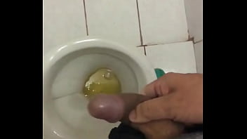 Balançada Depois De Mijar!