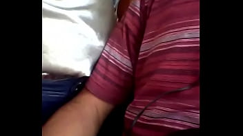 Busao Esfregando Buceta No Braco