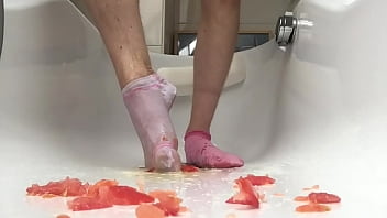 Messy Tomato Crush And Golden Shower