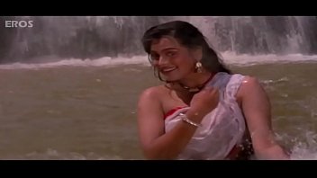 Padmini Kolhapure - Hot Video