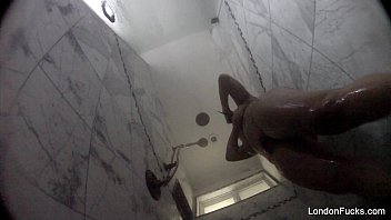 London Keyes Takes A Shower