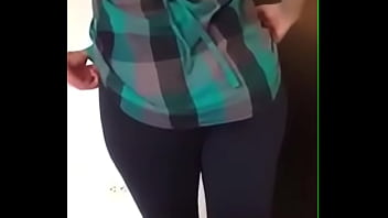 Mi Novia En Leggins Me Enseña La Tanga